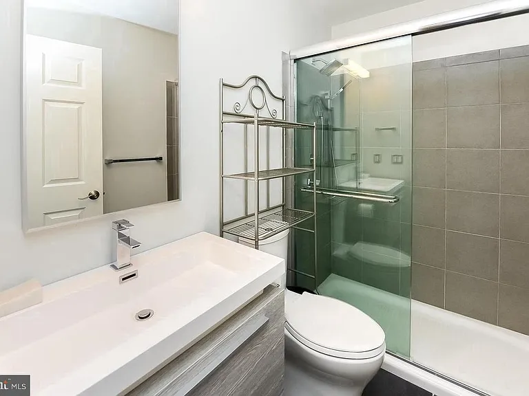 71 Versailles Blvd — Photo 13