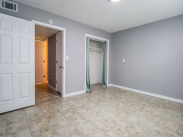 402 Lawrence Pl — Photo 15