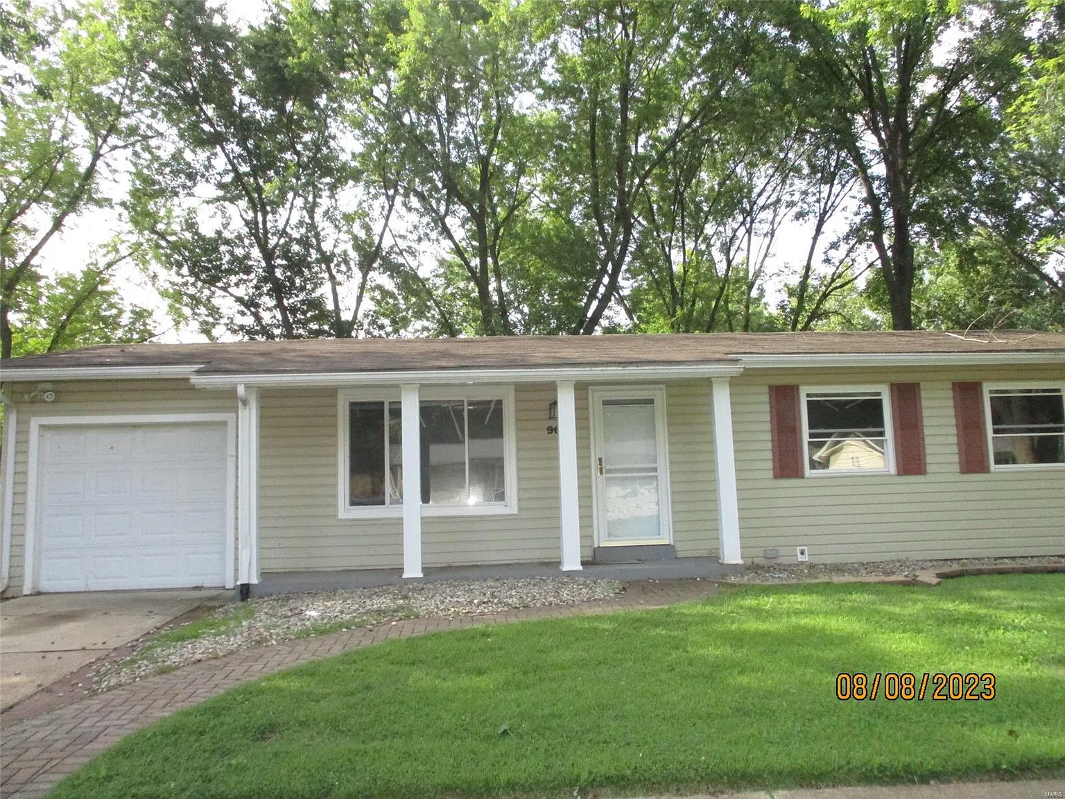 960 Dewayne Dr photo 1
