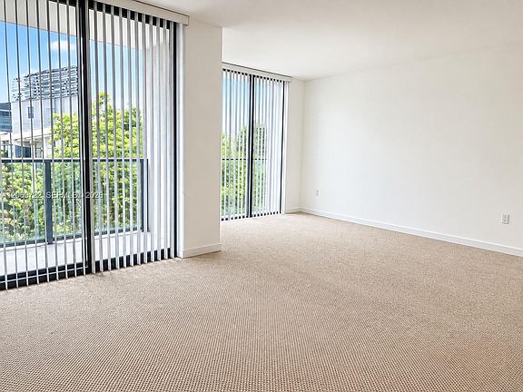 4th image of 31 SE 6th St APT 405