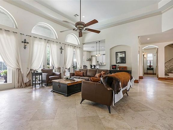 2nd image of 203 Poinsettia Dr