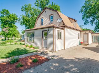 210 1st St SW, Hazen, ND 58545