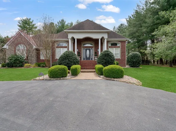 11 Whispering Pine Ln, Scottsville, KY 42164