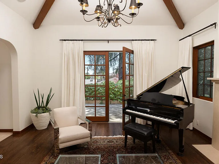 1925 Tondolea Ln — Photo 8