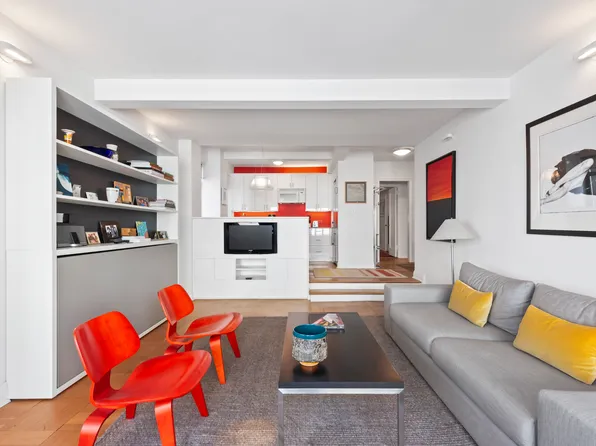 25 West 54th Street image 1 of 10