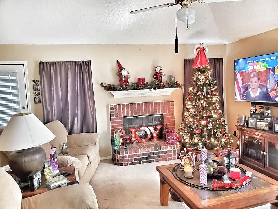 1st image of 2536 Park Valley Dr