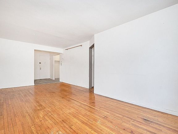 3rd image of 165 Christopher St APT 3U