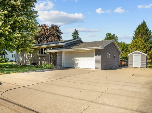 1558 W 9th Ave, Oshkosh, WI 54902