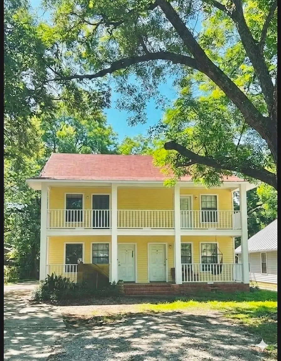 4 bed, 2.5 bath, 2000 sqft, $2,800 — Photo 1