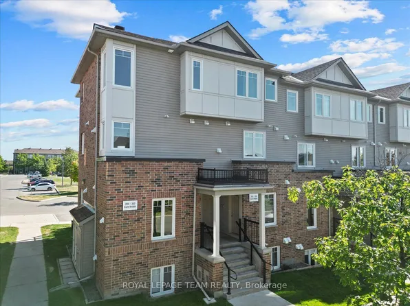 282 Espin Hts, Ottawa, ON K2J 0Y8