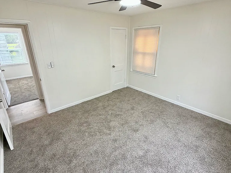 1002 S Hickory St — Photo 12