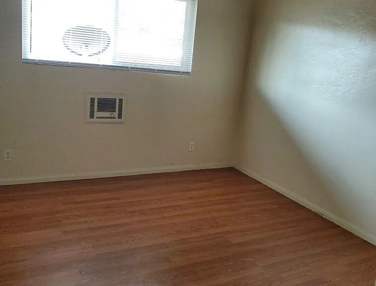 2224 Primrose Ave #10 — Photo 17