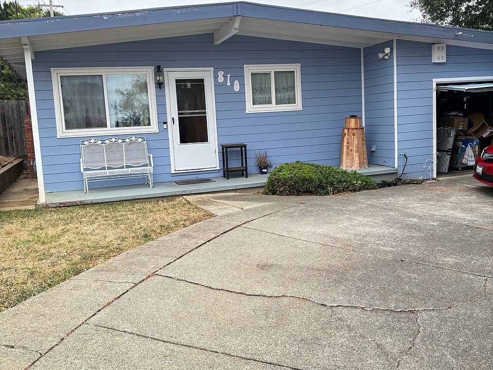1st image of 810 N Camino Alto