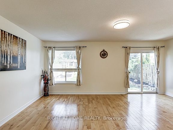5th image of 402 Lausanne Cres