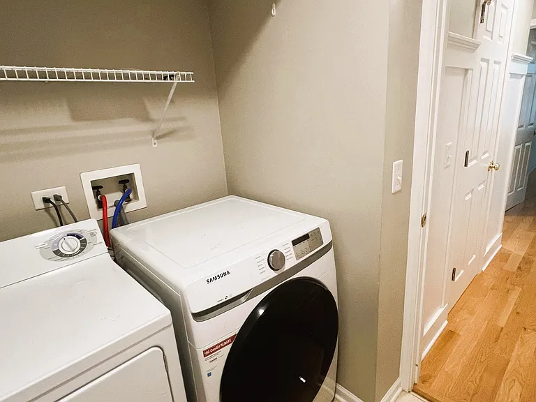 1029 Enfield Dr — Photo 27