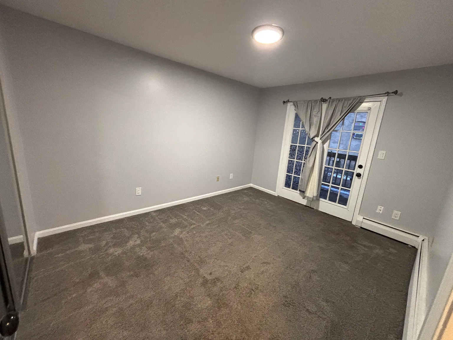 110 N Hyde Park Ave — Photo 3