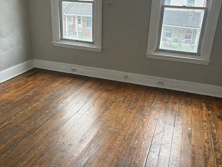 229 W Spruce St — Photo 10