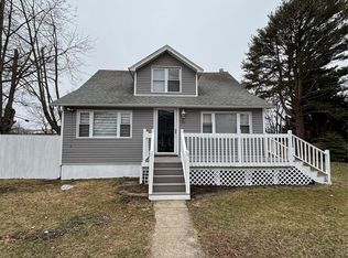 26 Roslyn Street, Islip Terrace, NY 11752
