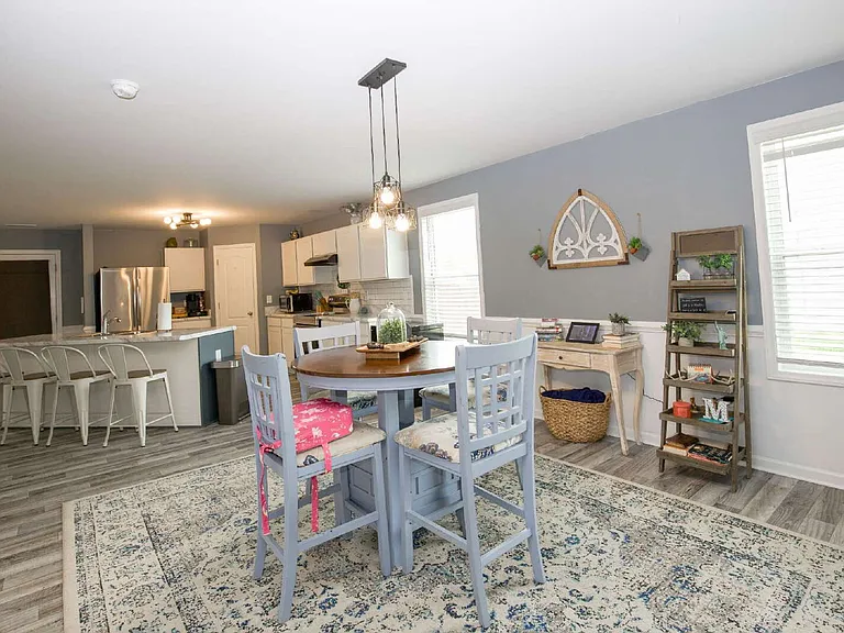 413 Century Ln — Photo 7