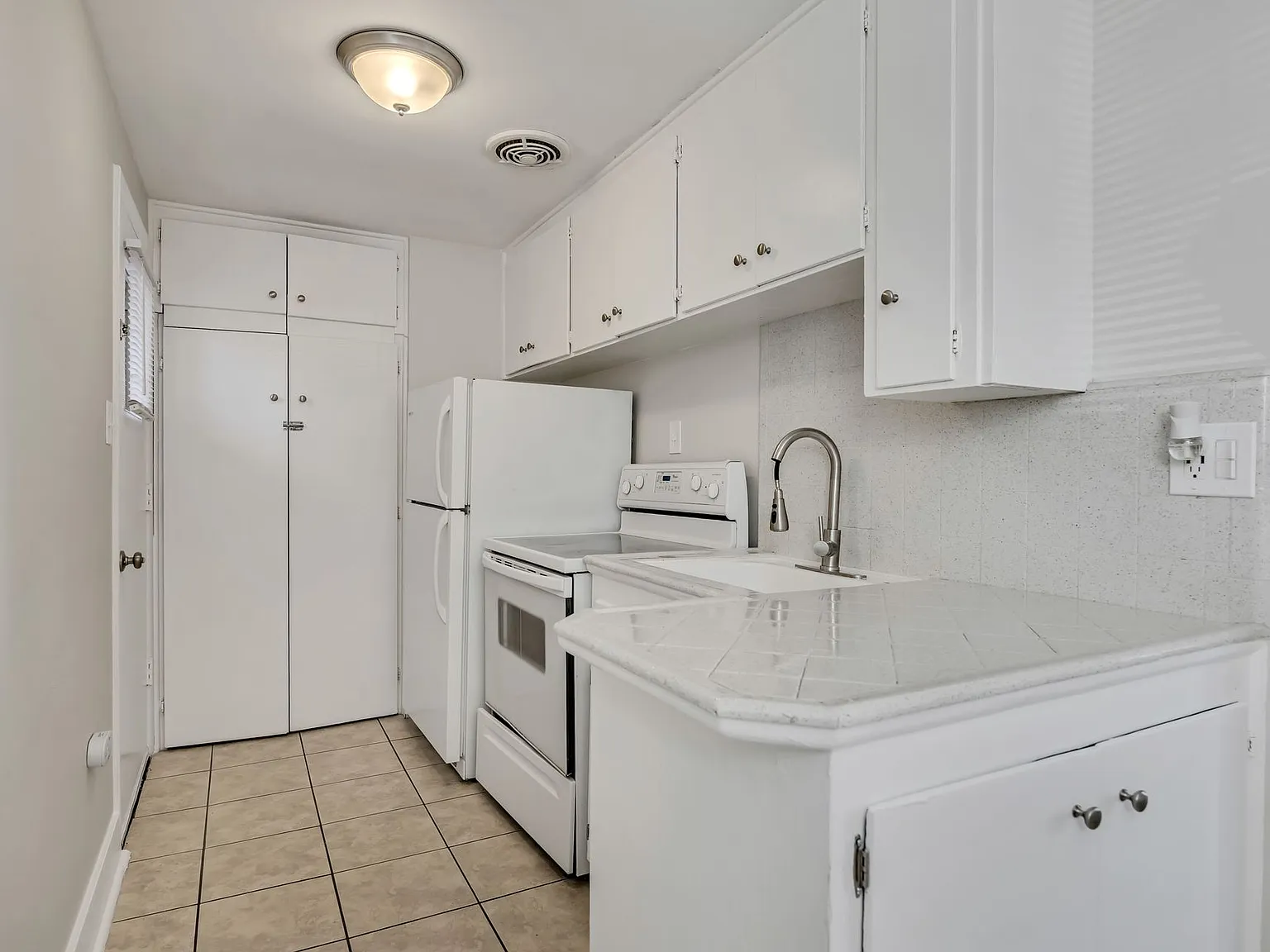 First Avenue Apartments — Photo 2