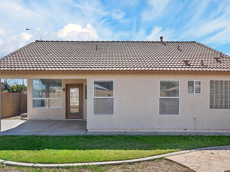 1948 E Carla Vista Dr — Photo 30