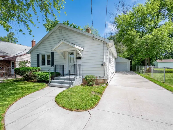 966 Hickory Hill Dr, Green Bay, WI 54304