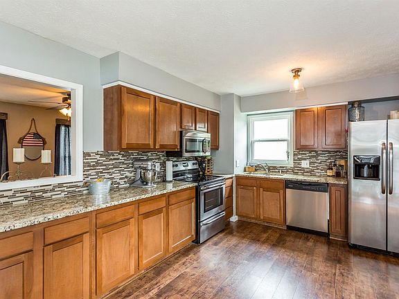 4th image of 3329 Otter Creek Dr
