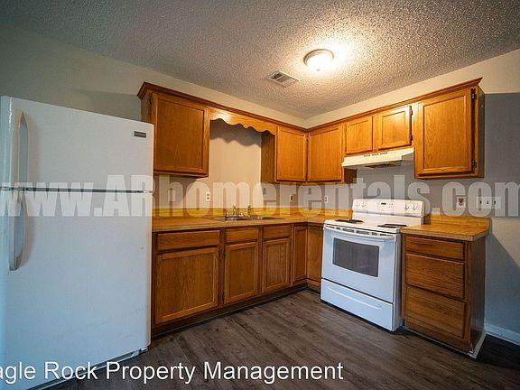 2nd image of 898 W Myrtle St #11062171