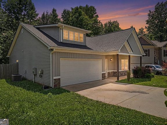 3rd image of 785 Dawn Pl