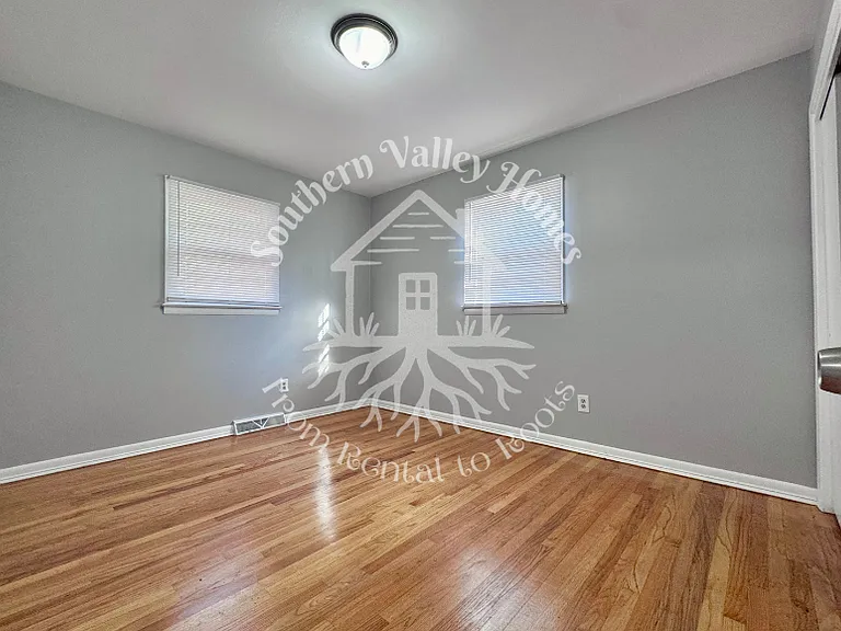 305 Sparta St — Photo 21
