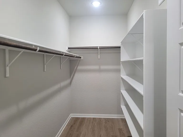 320 Caleb Ct — Photo 17