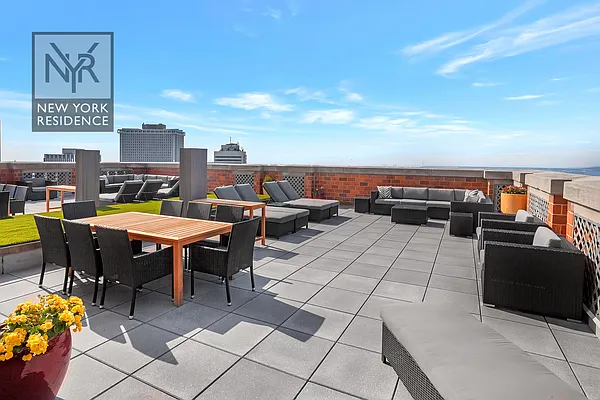 Sold by New York Residence | media 9