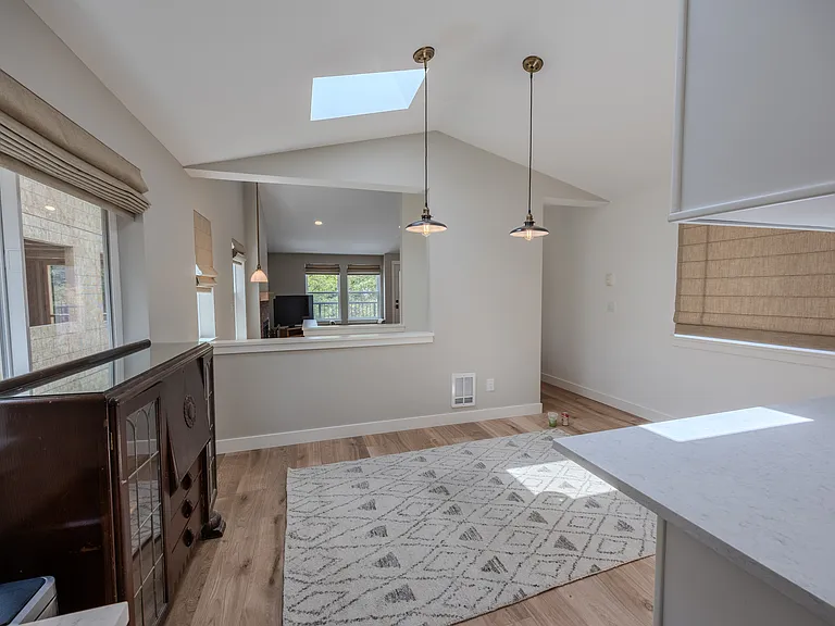 9224 Woodlawn Ave N — Photo 4