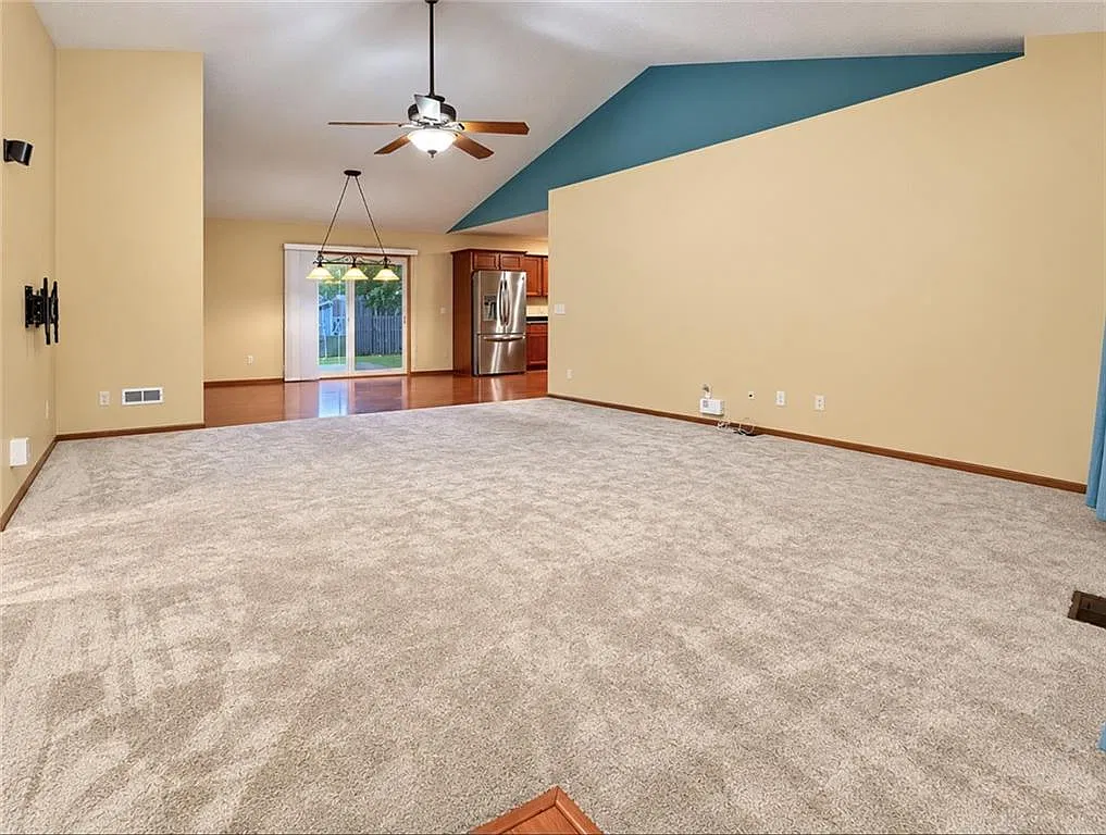 3 bed, 2.0 bath, 1581 sqft, $2,250 — Photo 4
