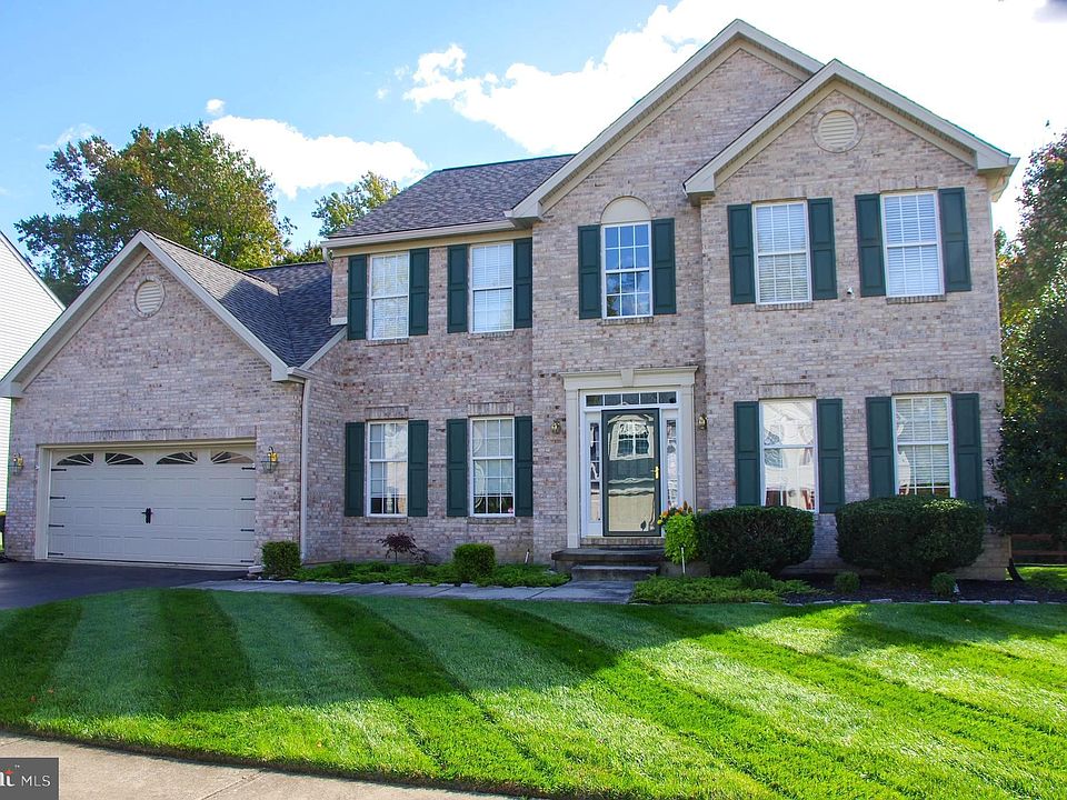 1st image of 100 Carriage Wood Ct