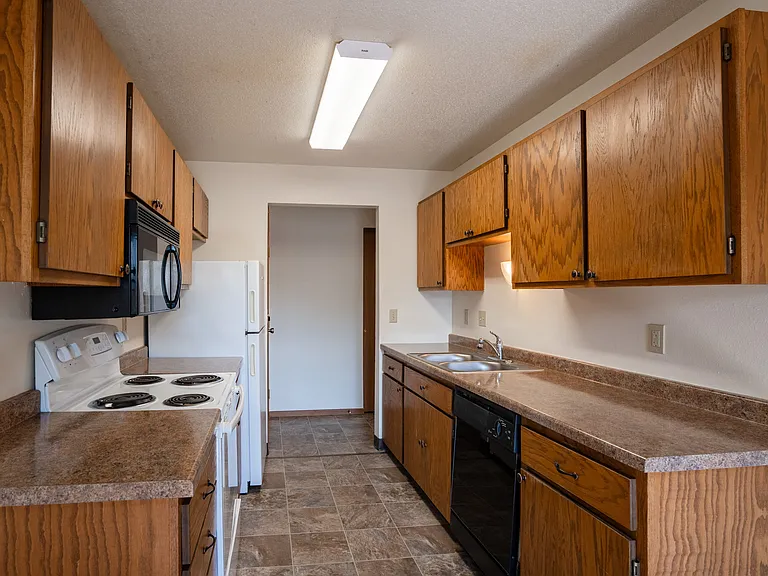 Fargo, ND Southview Village Apartments | Kitchen