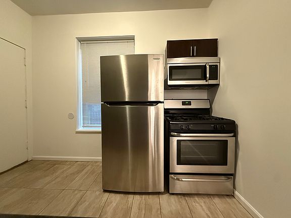 4th image of 1542 W Birchwood Ave APT 1