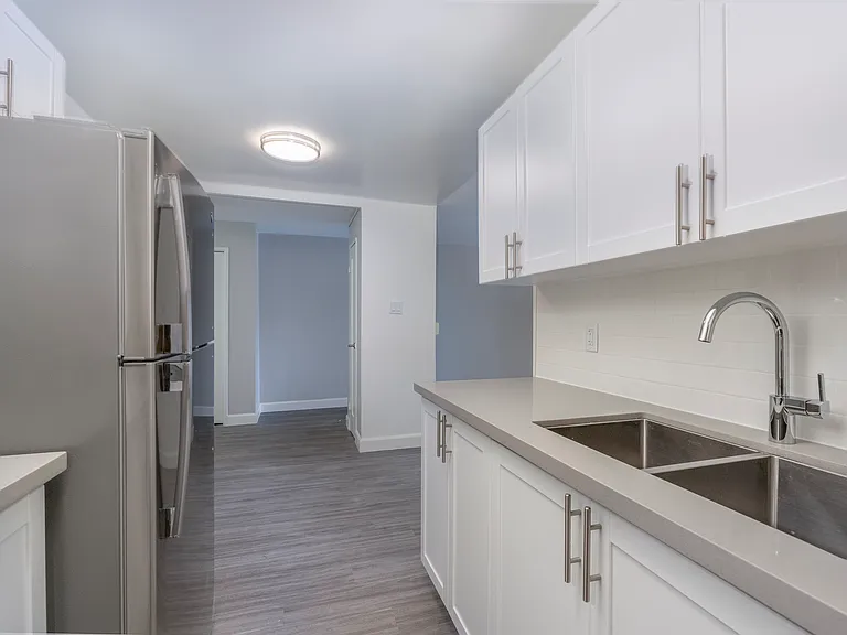 325 Willowdale Cres — Photo 11