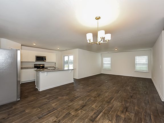 5th image of 156 King Buck Dr