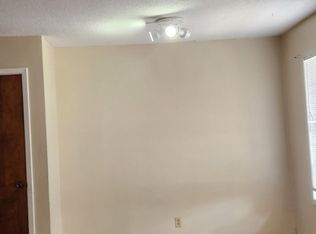 901 Halsey St #D, Victoria, TX 77901