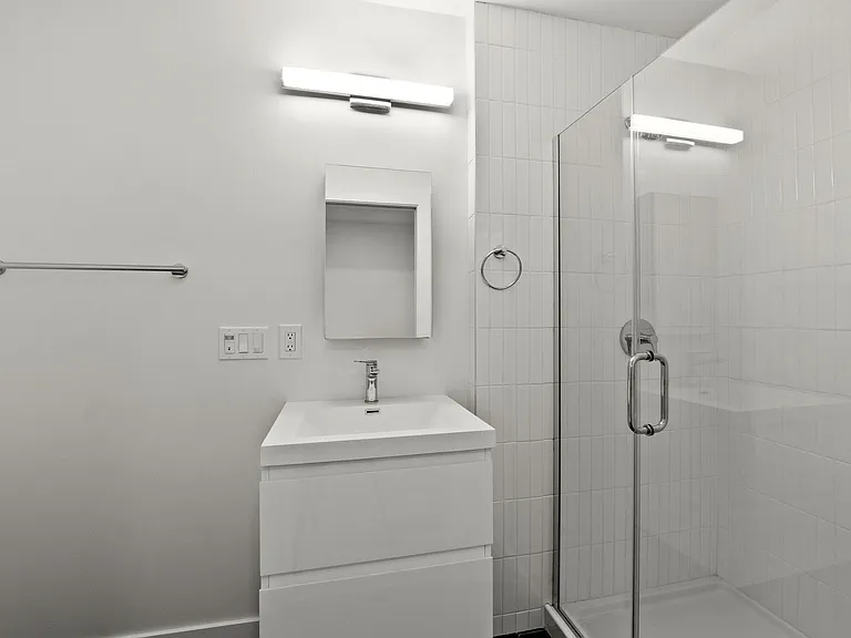 555 Apartment Homes — Photo 33