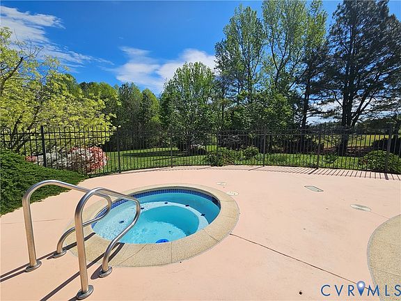 3rd image of 16484 W Crescent Ln