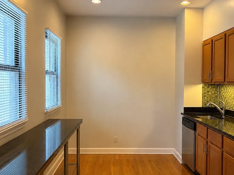 1373 W Chicago Ave #2C — Photo 3