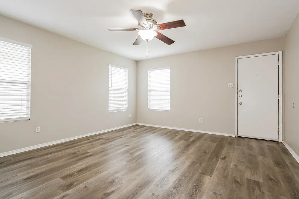 3 bed, 2.0 bath, 1408 sqft, $1,800 — Photo 4