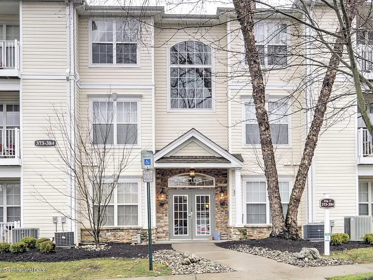 374 Saint Andrews Pl — Photo 14