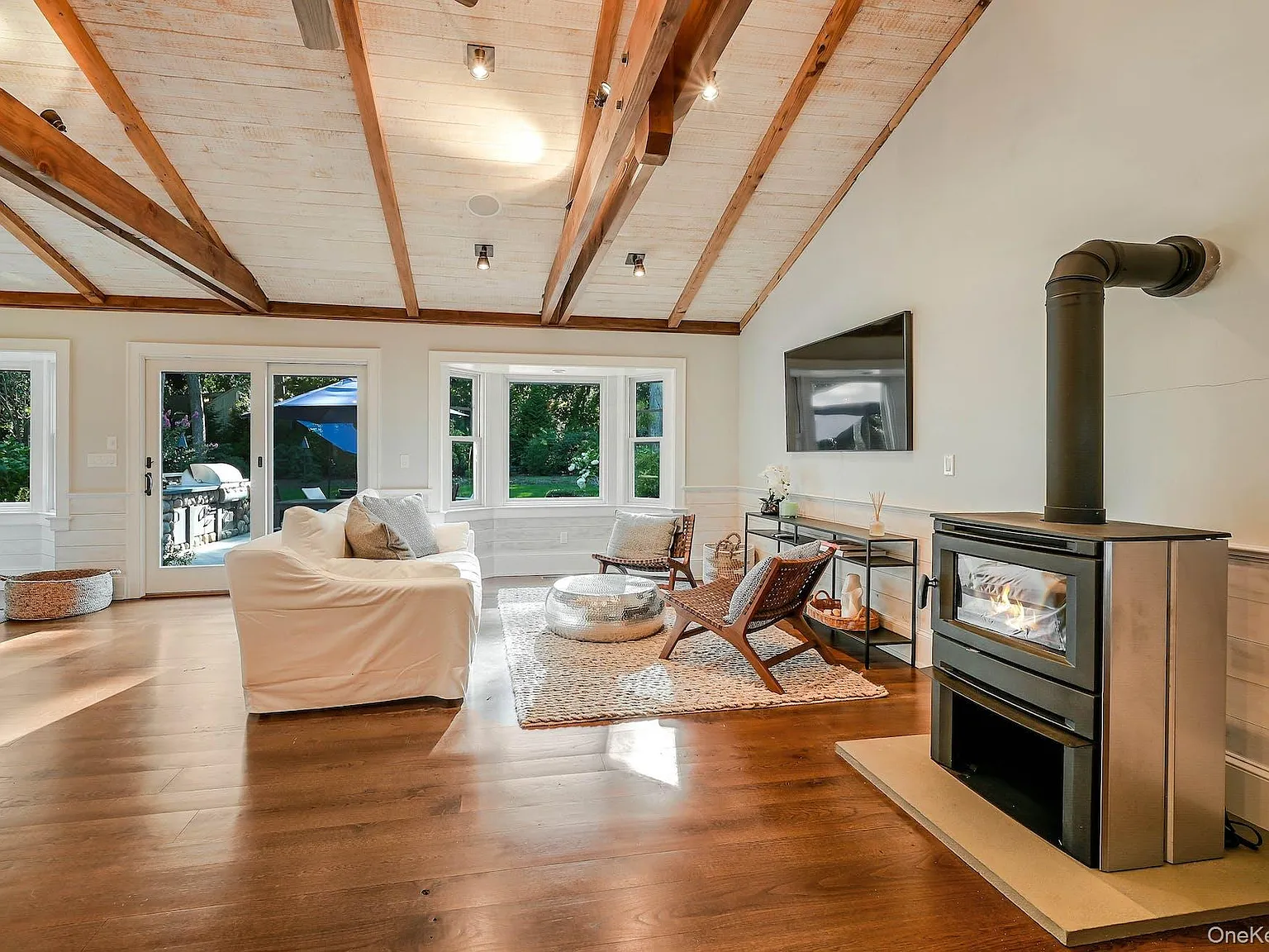 3 bed, 2.0 bath, 2012 sqft, $10,000 — Photo 3