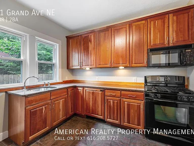 61 Grand Ave NE — Photo 5