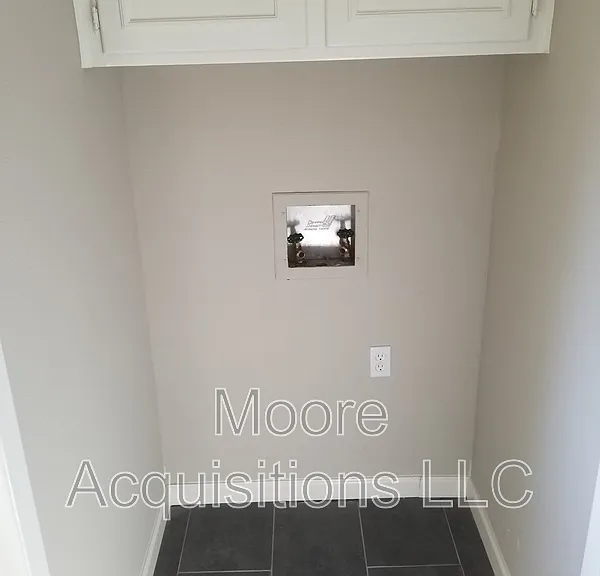 1833 Skyline Dr — Photo 6