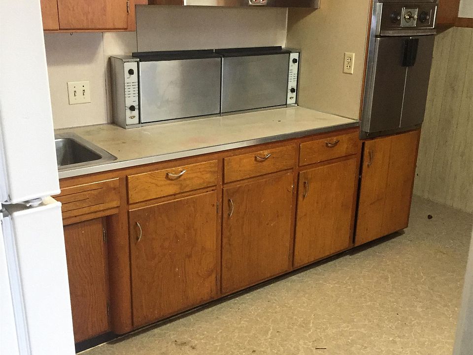2nd image of 120 S Broadway St APT B