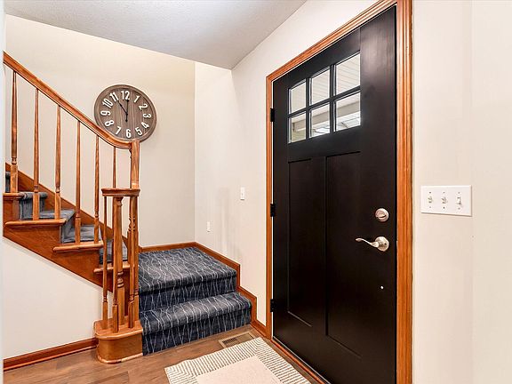 3rd image of 9447 Prairie Ridge Ct